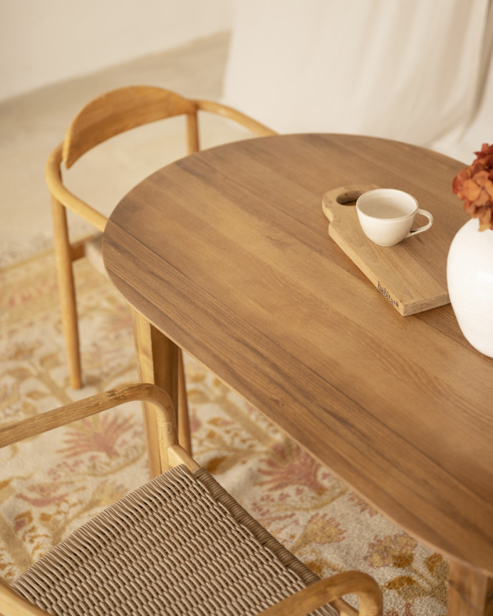 Table à manger ovale en bois massif ton chêne foncé de différentes tailles