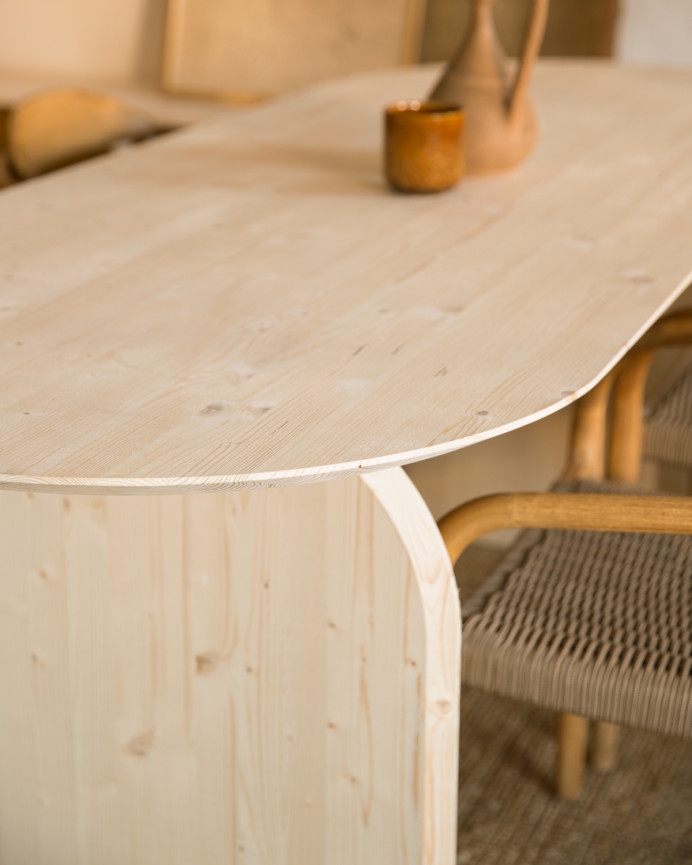 Table à manger ovale en bois massif ton naturel de différentes tailles