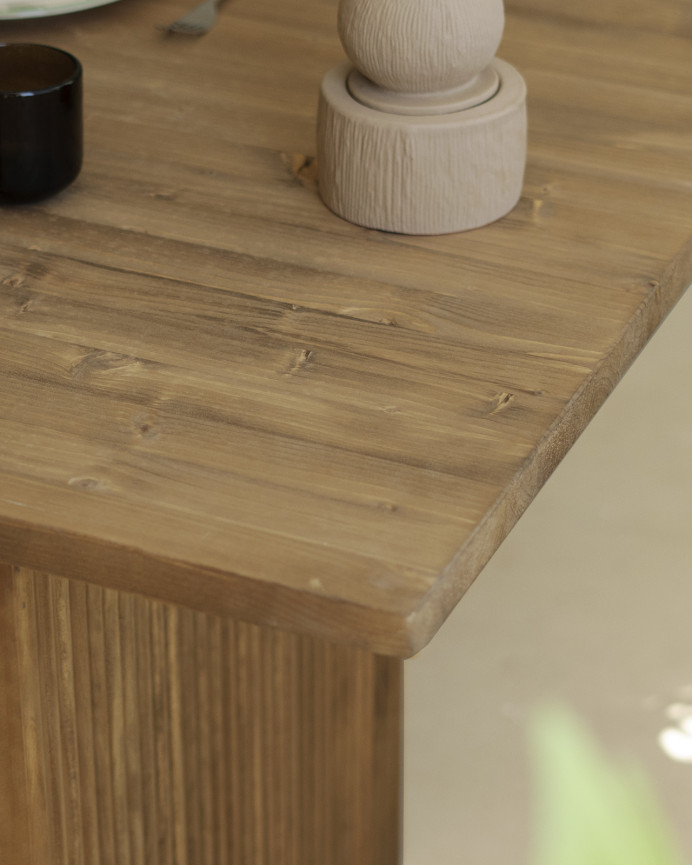 Table de salle à manger en bois massif dans le ton du bois chêne foncé de différentes tailles