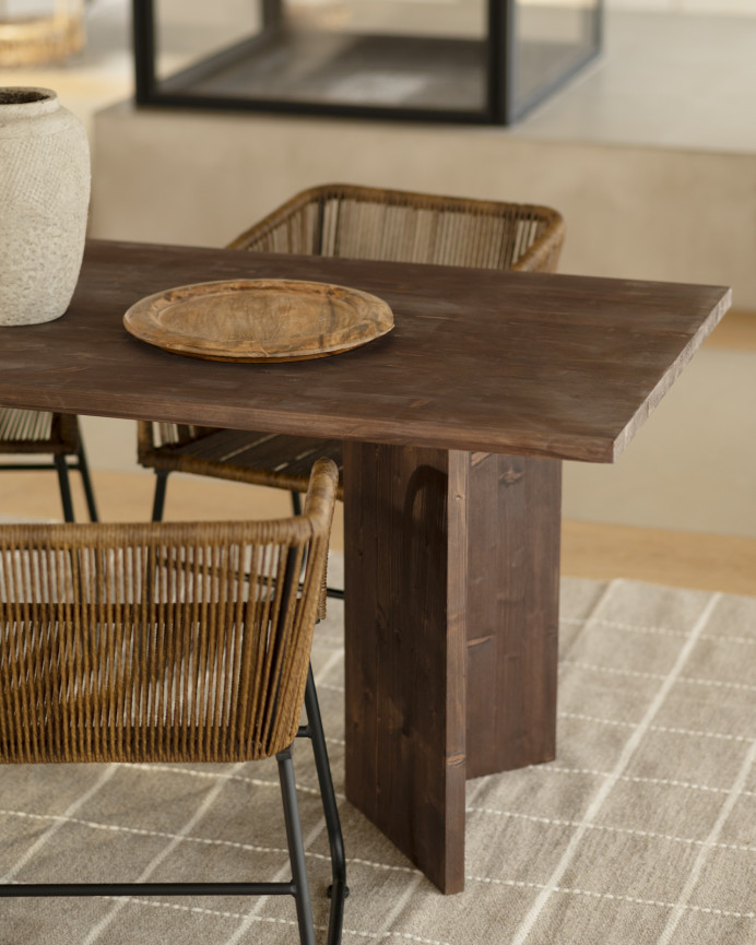 Table de salle à manger en bois massif en ton noyer de différentes tailles