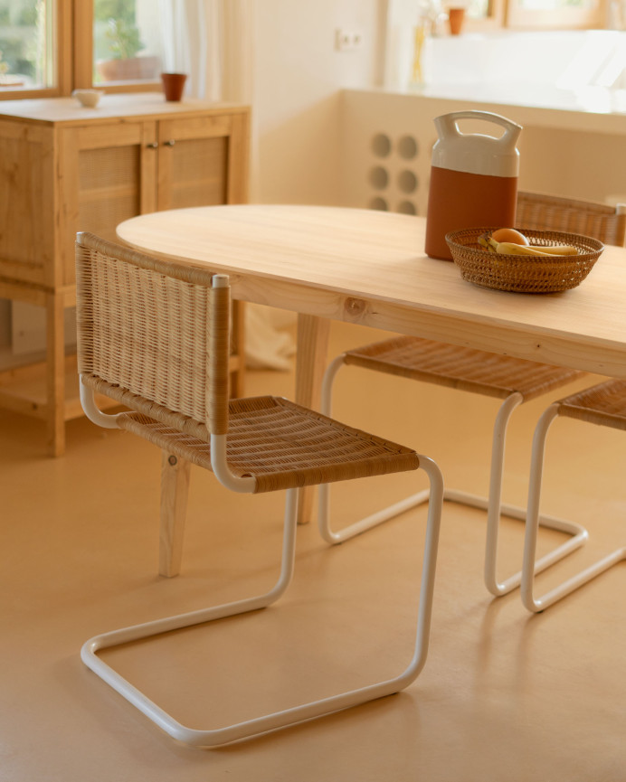 Table à manger ovale en bois massif ton naturel de différentes tailles