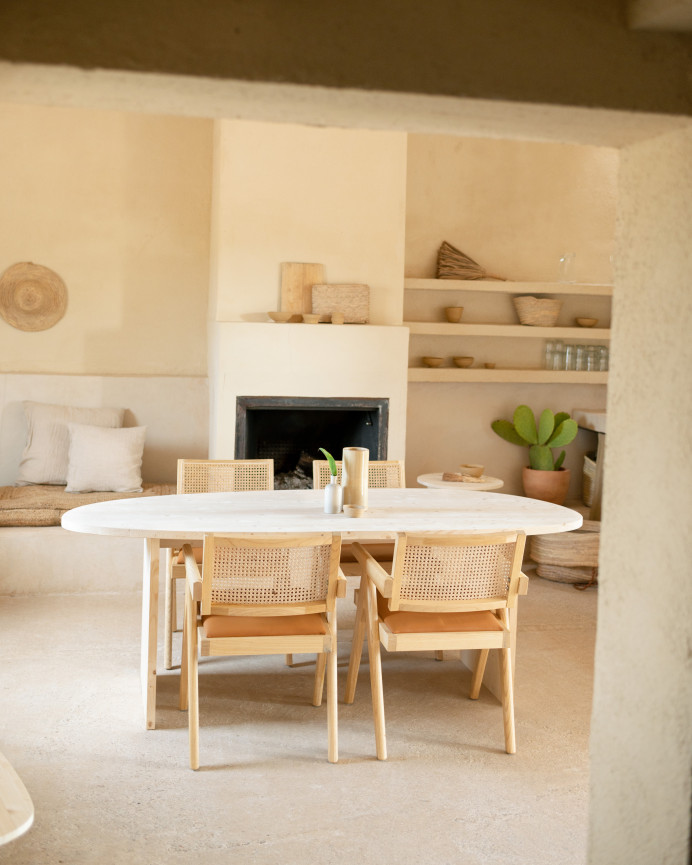 Table de salle à manger en bois massif ton naturel de différentes tailles