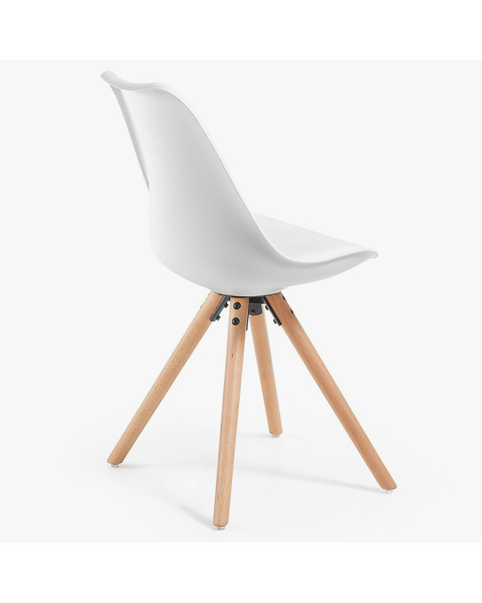 Chaisess à structure noir avec assise rembourrée et pieds en bois ton naturel