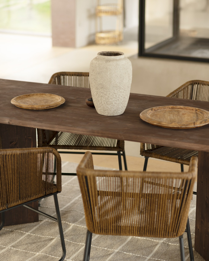 Table de salle à manger en bois massif en ton noyer de différentes tailles