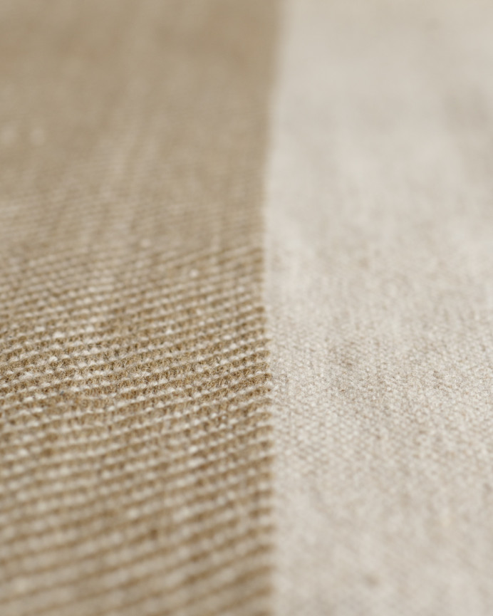 Tapis en laine beige disponible en différentes tailles