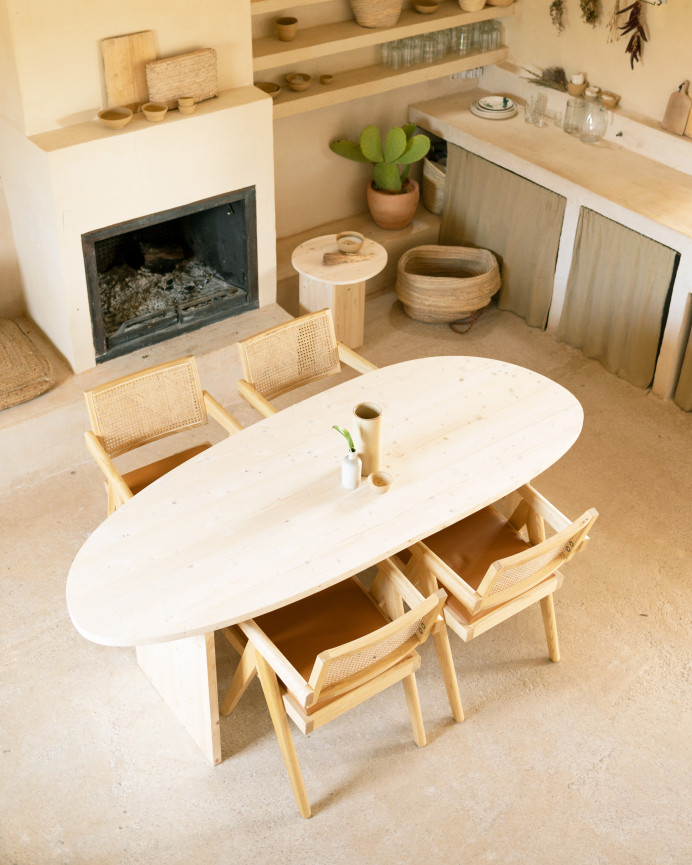 Table de salle à manger en bois massif ton naturel de différentes tailles