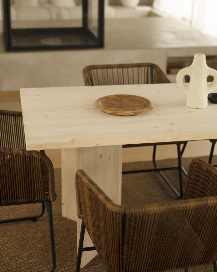 Table de salle à manger en bois massif en ton naturel de différentes tailles