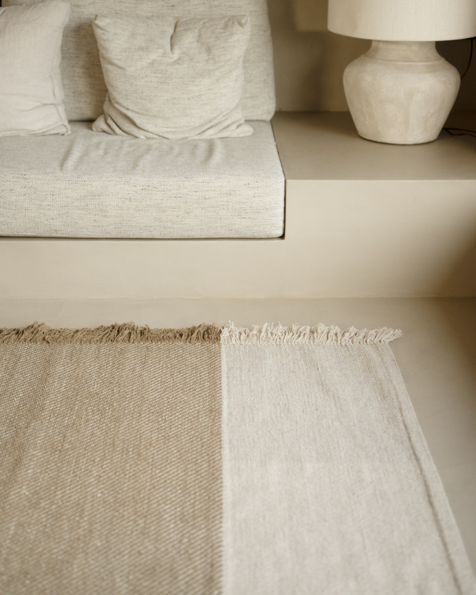 Tapis en laine beige disponible en différentes tailles