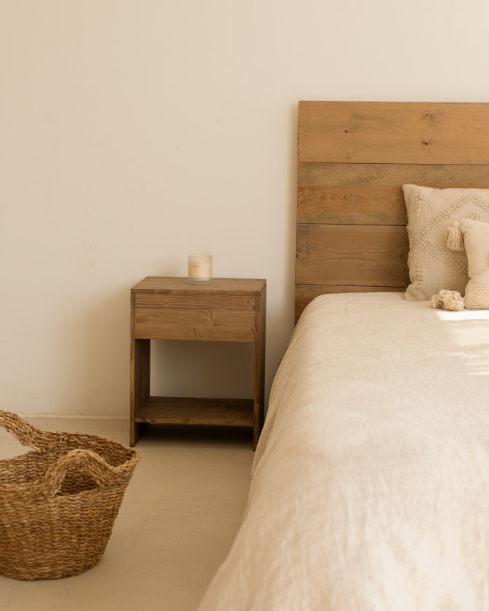 Pack de 2 tables de chevet en bois massif avec un tiroir en couleur chêne foncé en différentes tailles