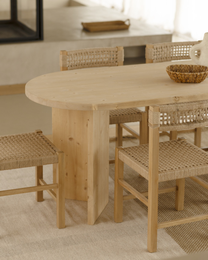 Table à manger en bois massif ton chêne moyen de différentes tailles