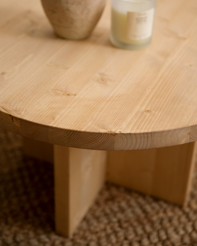 Table basse ronde en bois massif ton chêne moyen de différentes tailles