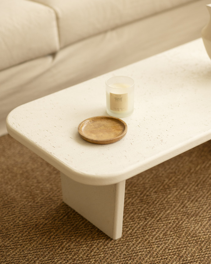 Table basse en microciment avec deux pieds de teinte blanc cassé de 95cm