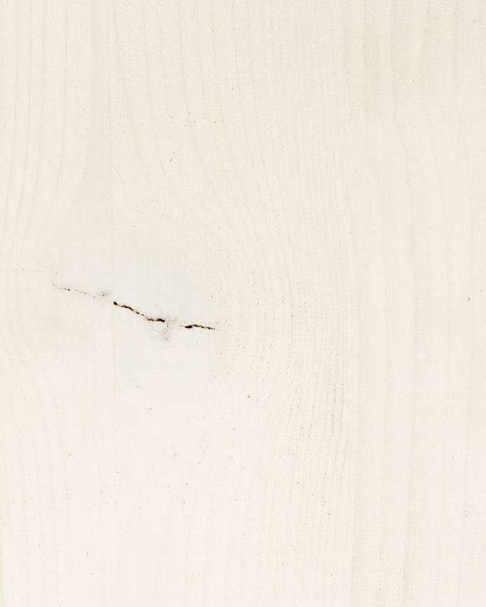 Table de chevet en bois massif avec un tiroir blanc de différentes tailles