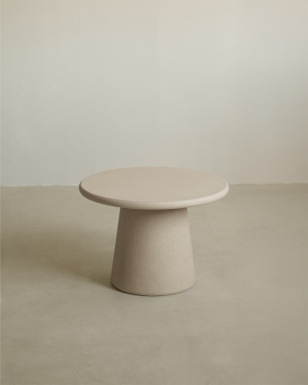 Table basse ronde en microciment ton beige en différentes tailles