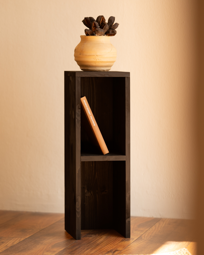 Table de chevet ou table d'appoint en bois massif en noir 60x20cm
