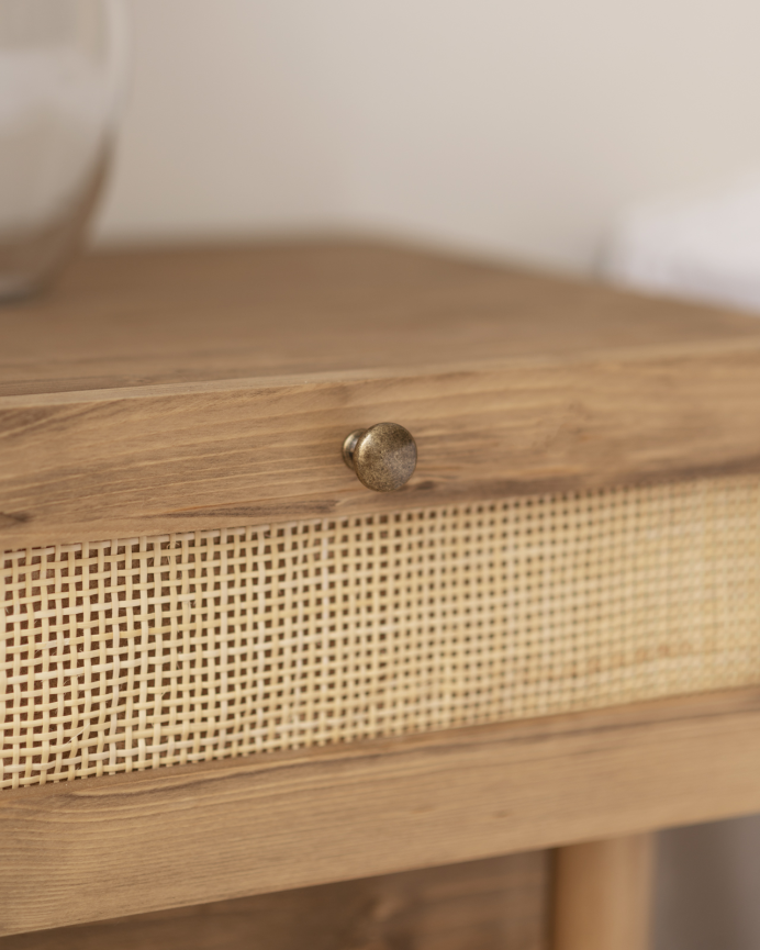 Pack de 2 tables de chevet en bois massif et rotin avec un tiroir ton chêne foncé de 40x45cm