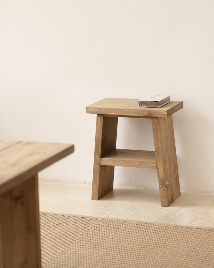 Pack de 2 tables de chevet ou d'appoint en bois massif ton chêne foncé de 45x39cm