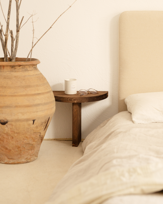 Pack de 2 tables de chevet flottantes en bois massif ton noyer de 27x40cm