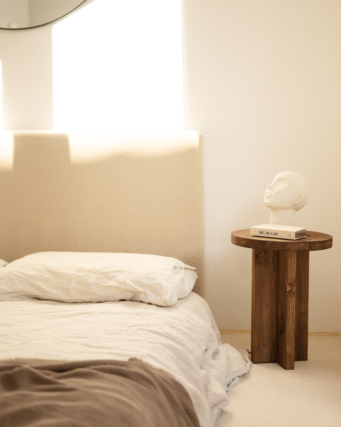 Pack de 2 tables de chevet en bois massif ton noyer de 45x35cm