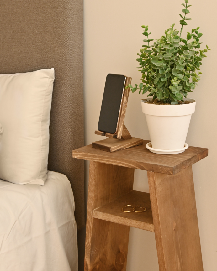 Pack de 2 tables fabriquées en bois massif ton chêne foncé 60x20cm