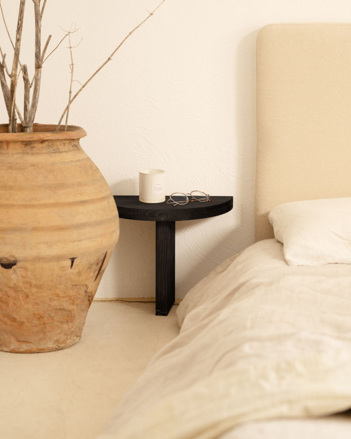 Pack de 2 tables de chevet flottantes en bois massif ton noir de 27x40cm