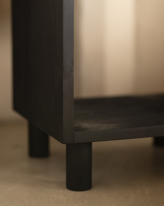 Pack de 2 tables de chevet en bois massif ton noir de 51x32cm