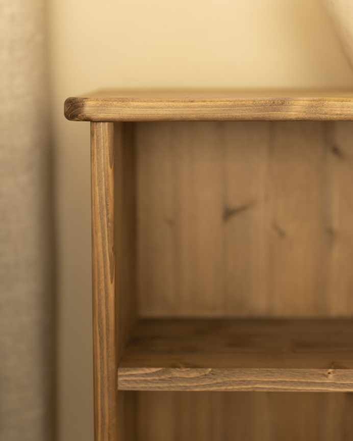 Pack de 2 tables de chevet en bois massif ton chêne foncé de 50x42cm