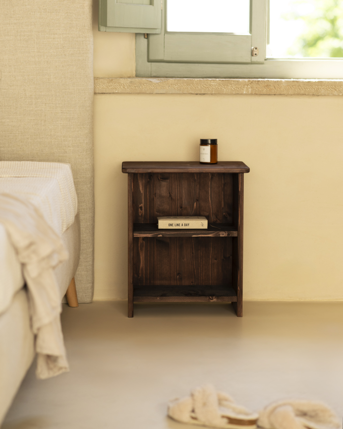 Pack de 2 tables de chevet en bois massif ton noyer de 50x42cm