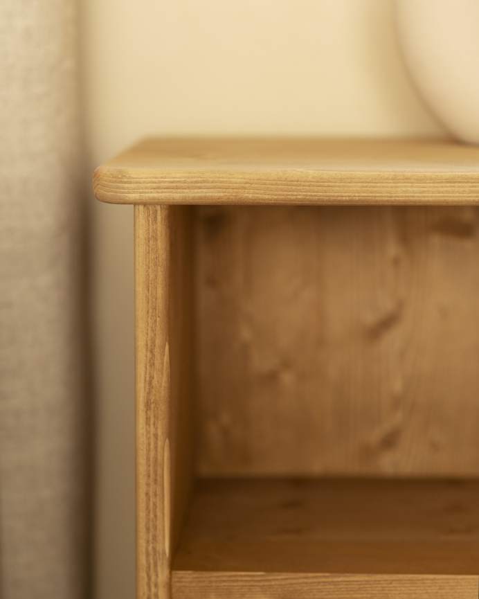 Pack de 2 tables de chevet en bois massif ton chêne moyen de 50x42cm