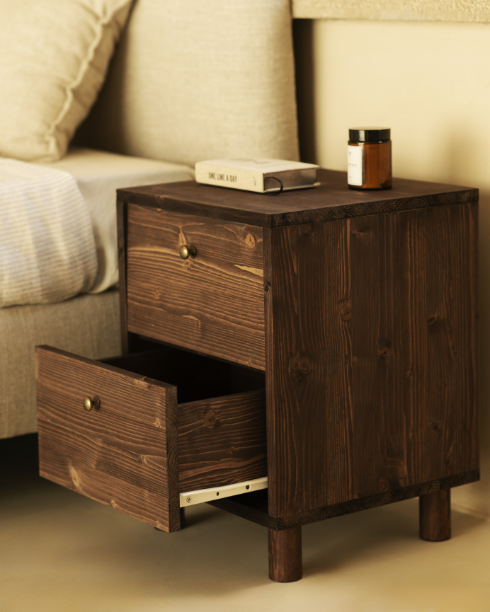 Pack de 2 tables de chevet en bois massif avec deux tiroirs ton noyer de 51x38cm
