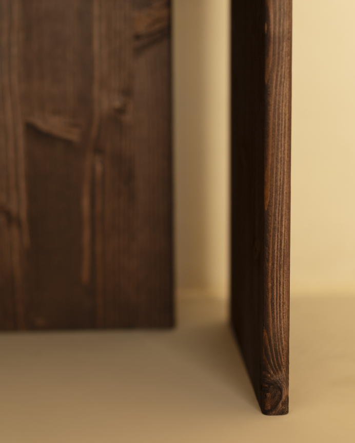 Pack de 2 tables de chevet en bois massif ton noyer de 50x42cm