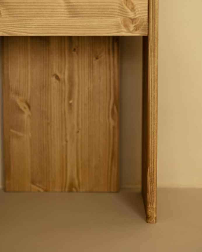 Pack de 2 tables de chevet en bois massif ton chêne moyen de 50x42cm
