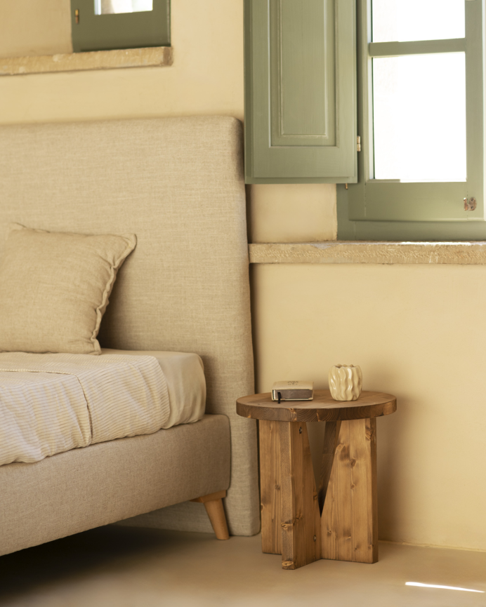 Pack de 2 tables de chevet en bois massif ton chêne foncé 40x40cm