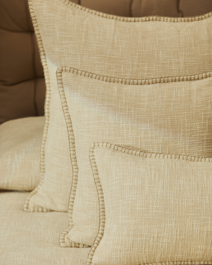Housse de coussin en coton couleur écru disponible en plusieurs tailles