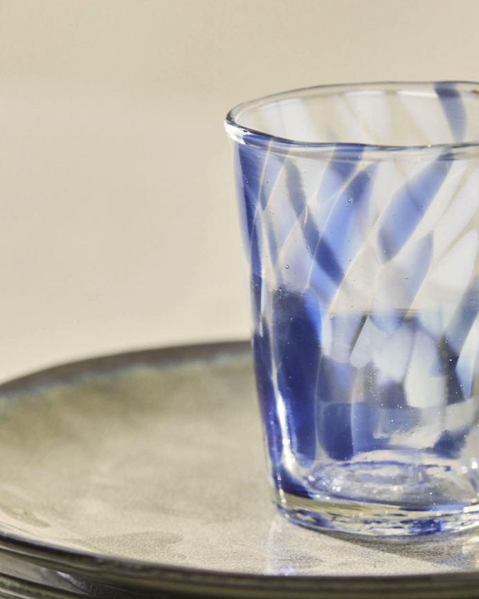 Verre en verre transparent à éclats bleus 8x9 cm