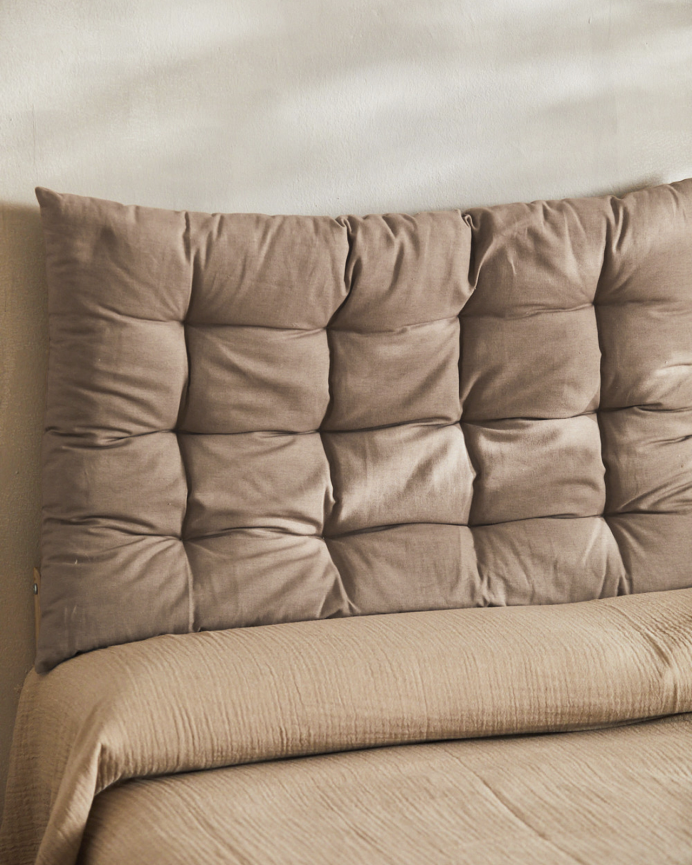 Tête de lit matelassée en coton couleur pierre disponible en plusieurs tailles