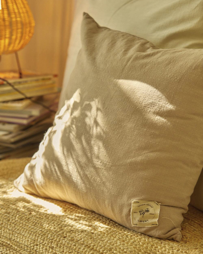 Housse de coussin vintage en coton couleur beige disponible en plusieurs tailles