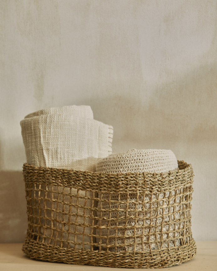 Panier en jonc de mer tressé disponible en différentes tailles