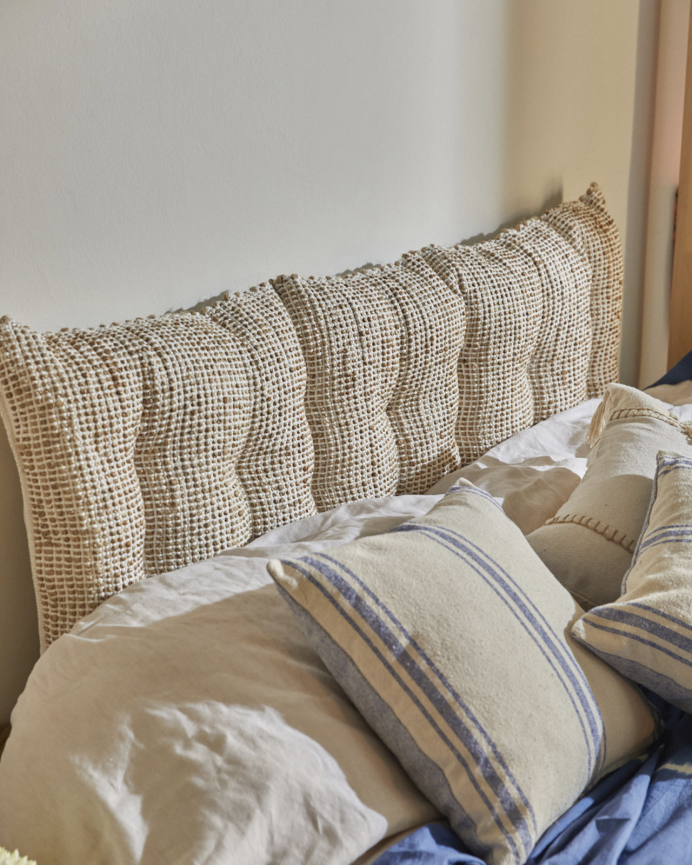 Tête de lit matelassée en jute couleur écru disponible en plusieurs tailles