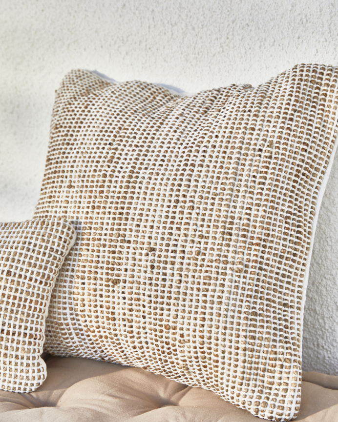 Housse de coussin en jute et coton couleur écru disponible en plusieurs tailles