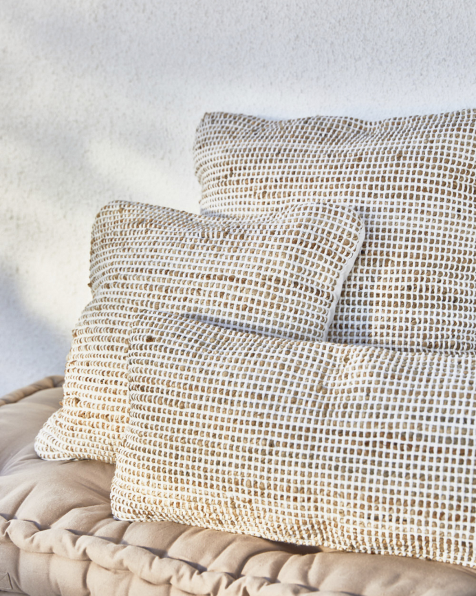 Housse de coussin en jute et coton couleur écru disponible en plusieurs tailles
