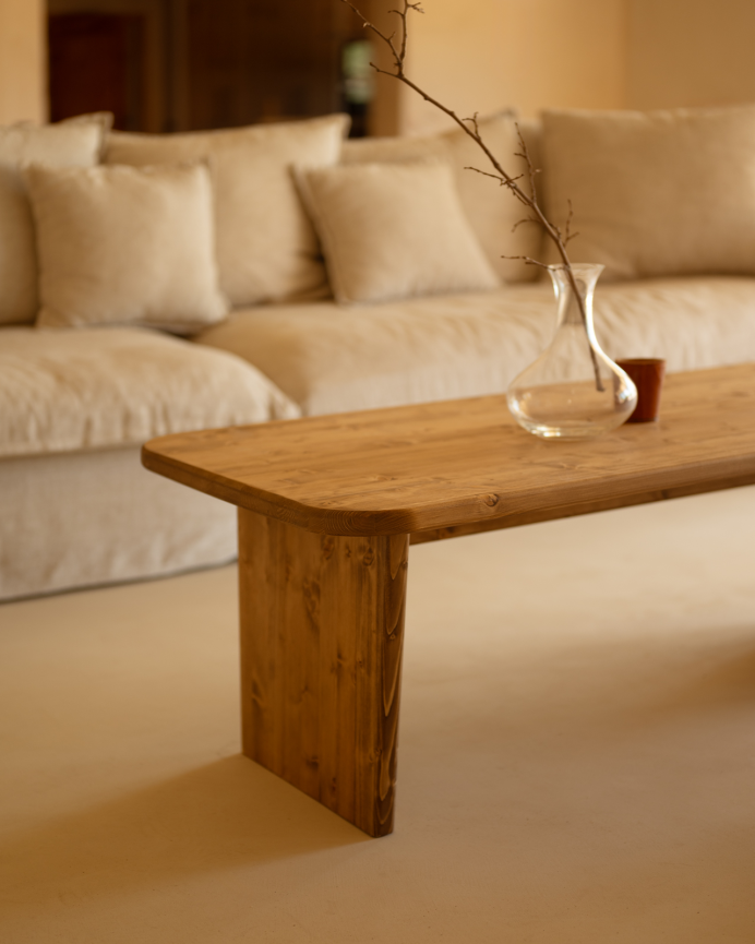 Table basse en bois massif dans le ton chêne foncé de différentes tailles