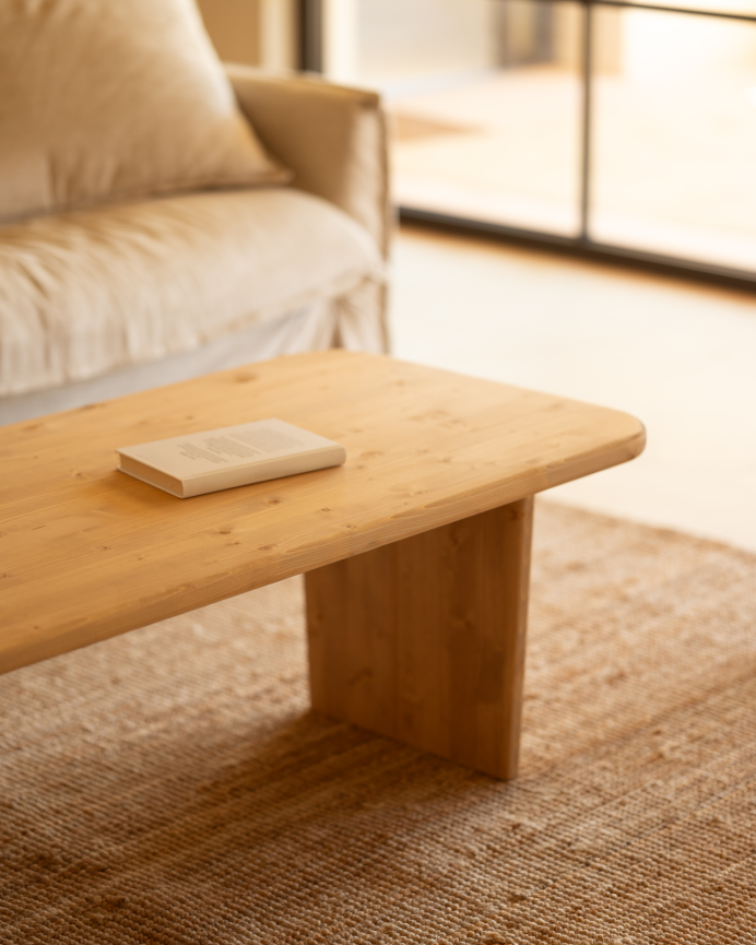 Table basse en bois massif dans le ton chêne moyen de différentes tailles