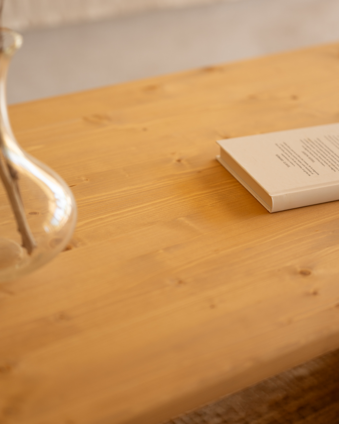 Table basse en bois massif dans le ton chêne moyen de différentes tailles