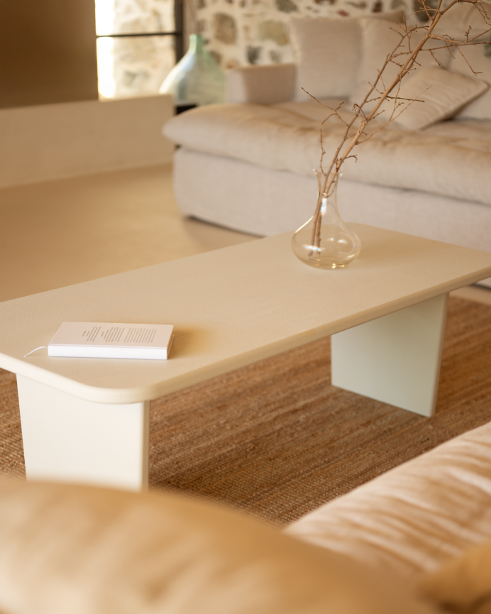 Table basse en microciment dans le ton blanc de différentes tailles