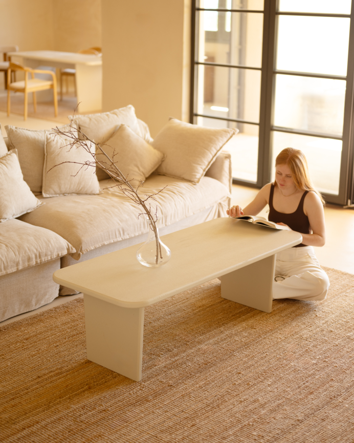 Table basse en microciment dans le ton blanc de différentes tailles
