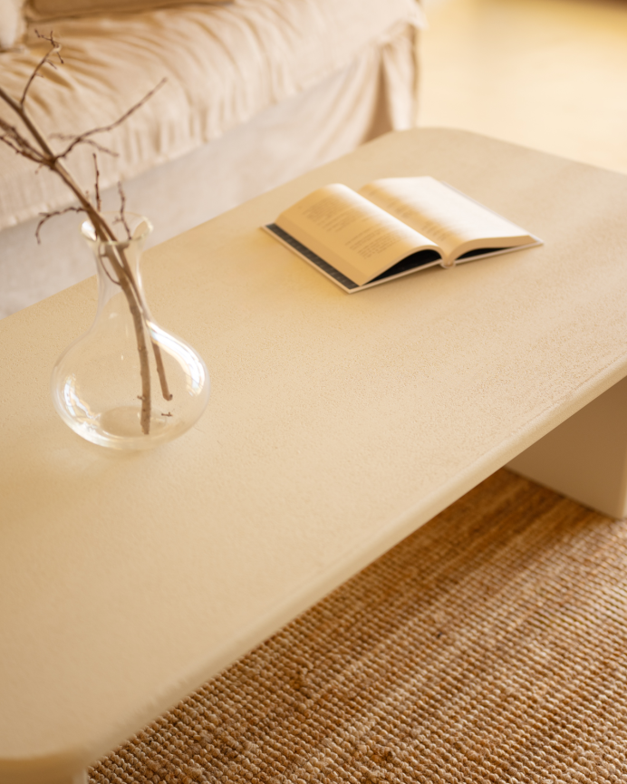 Table basse en microciment dans le ton blanc de différentes tailles