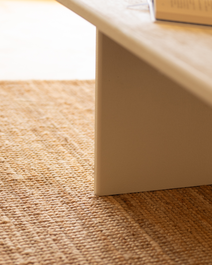Table basse en microciment dans le ton blanc de différentes tailles