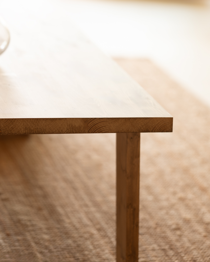 Table basse en bois massif dans le ton chêne foncé de différentes tailles