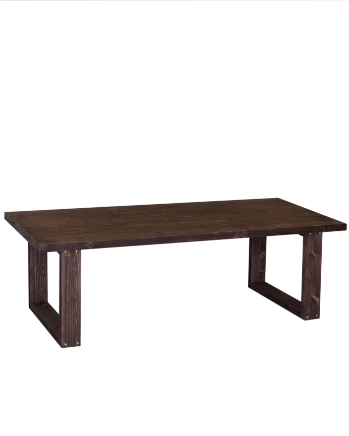 Table basse en bois massif dans le ton noyer de différentes tailles